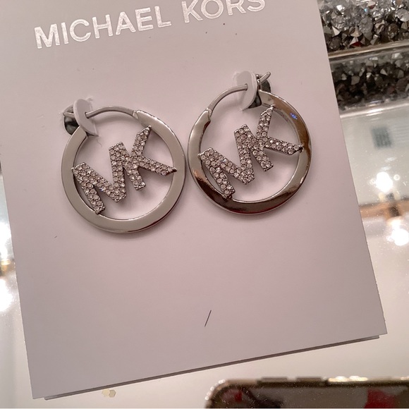 Beautiful Michael kors earrings new with tags - Picture 7 of 8